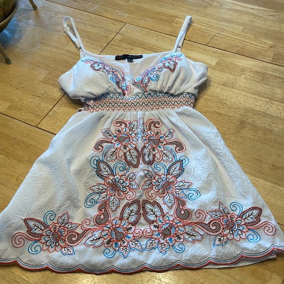 Embroidered Tank Top - Picture 10 of 14